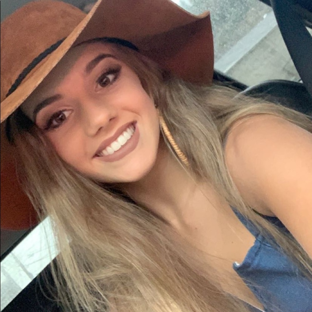 Meet your Posher, Cailin
